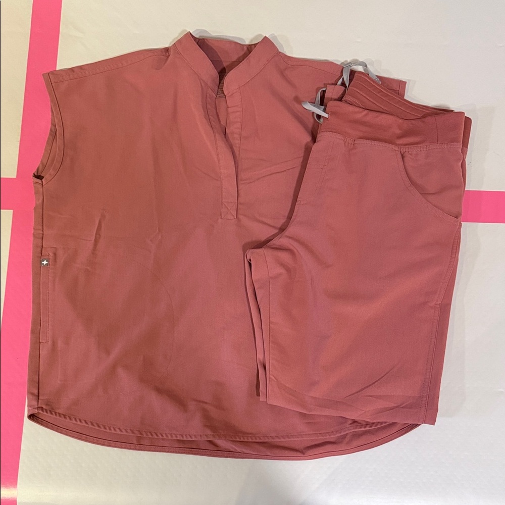 Figs mauve scrub set